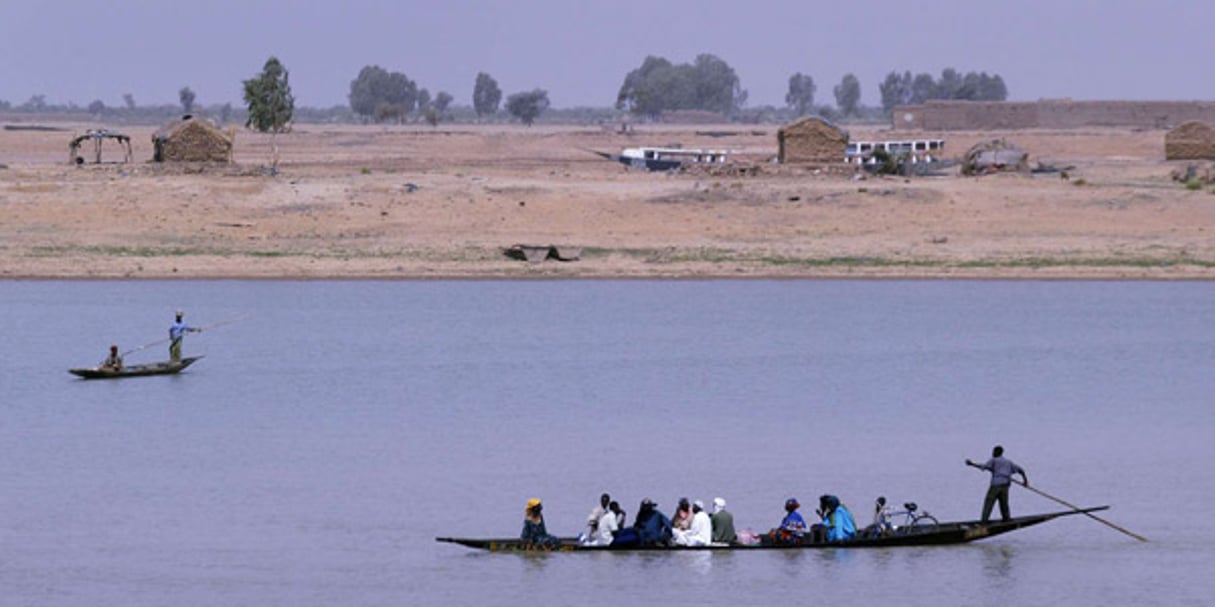 Une vue du fleuve Niger au niveau de Mopti, en 2004. © BEN CURTIS/AP/SIPA
