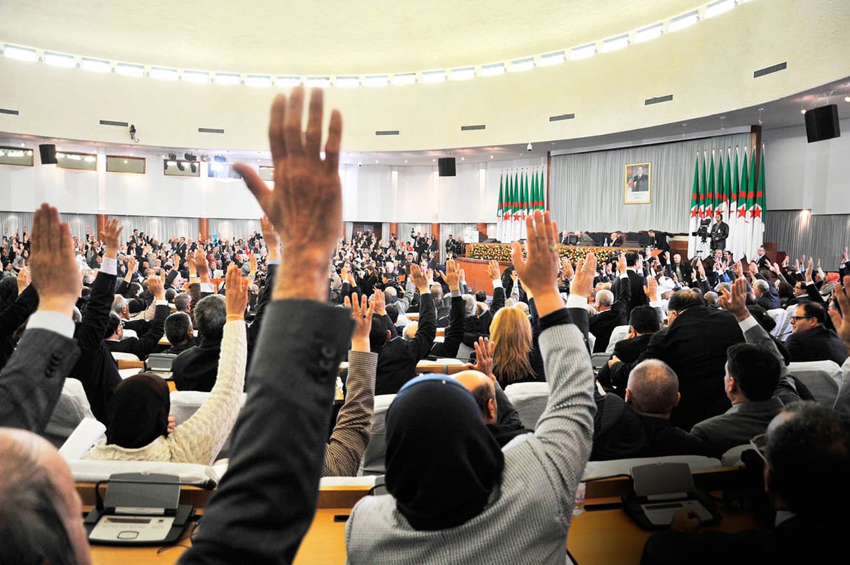 Le vote au Parlement, à Alger, le 7 février. © ALGIERS/XINHUA PRESS/CORBIS