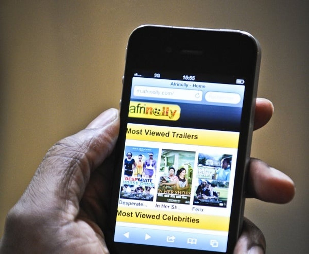 Afrinolly, Site nigerian de cinéma et séries télévisées sur Iphone. © Vincent FOURNIER/Jeune Afrique