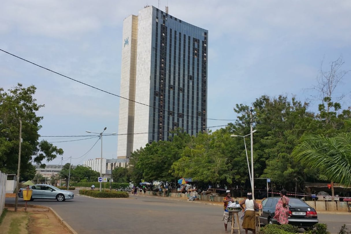 L’hôtel Radisson Blu « 2 février » doit ouvrir ses portes dans quelques jours. © Edmond d’ALMEIDA pour J.A.