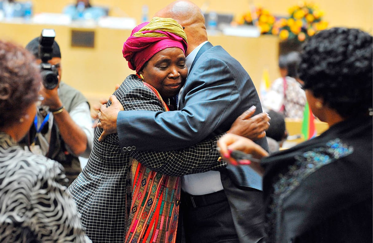 En juillet 2012, après l’annonce de sa victoire face à Jean Ping. Divorcés depuis 1998, Jacob Zuma et son ex-épouse ont conservé de bonnes relations. © SIMON MAINA/AFP