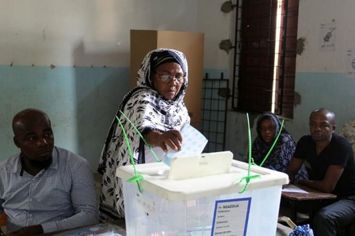 Une électrice à Moroni le 21 février 2016. © Ibrahim Youssouf / AFP