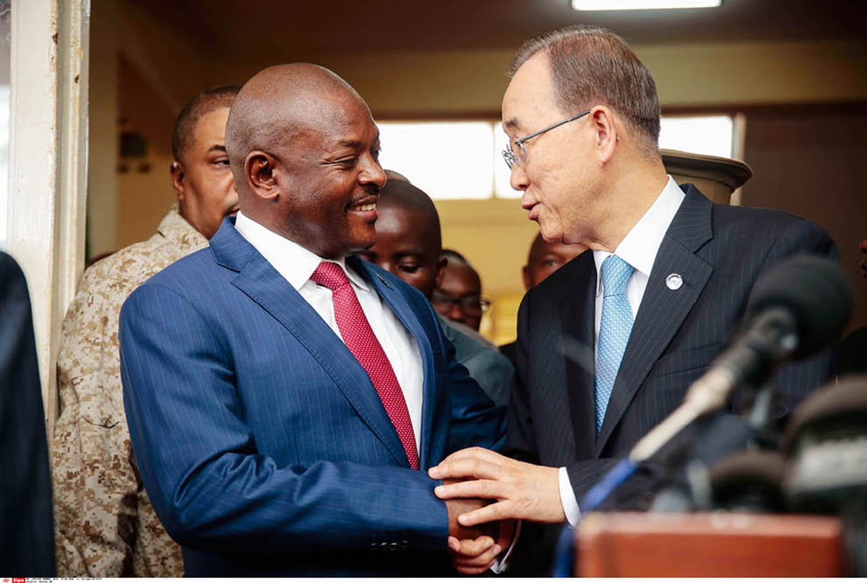 Pierre Nkurunziza avec Ban Ki-moon, le 23 février, à Bujumbura. © STRINGER/AP/SIPA