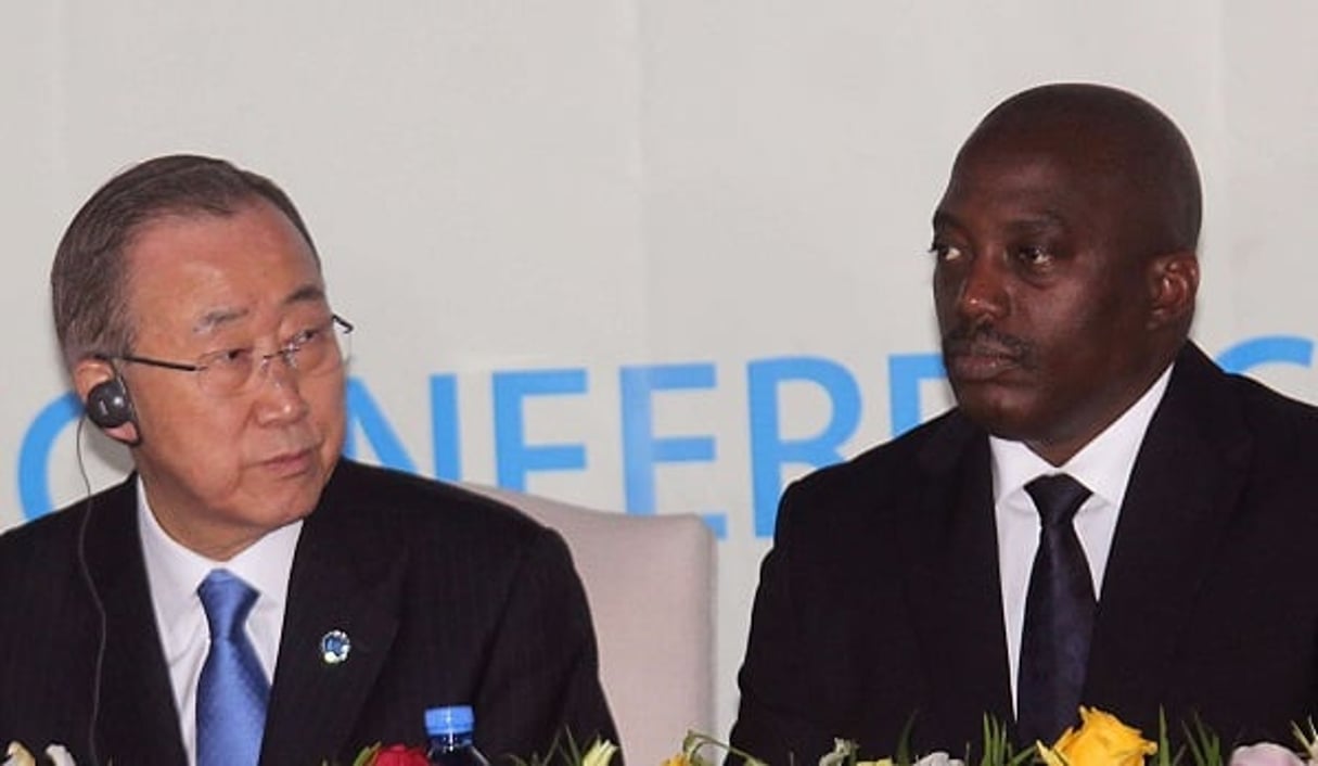 Ban Ki-moon et Joseph Kabila lors de la conférence sur l’investissement privé dans la région des Grands lacs le 24 février à Kinshasa. © John Bompengo/AP/SIPA