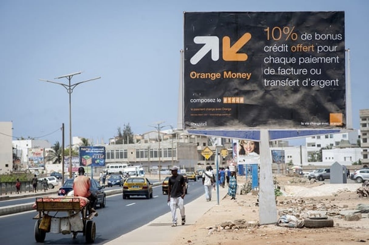 Fin 2015, le groupe français Orange comptait 16,4 millions de clients de sa solution de paiement mobile Orange Money (+31 % en un an). © Sylvain Cherkaoui pour Jeune Afrique