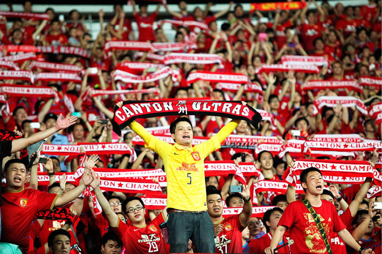 Supporters de Guangzhou (Canton) Evergrande, en octobre 2013. © CSPA/PRESSE SPORTS