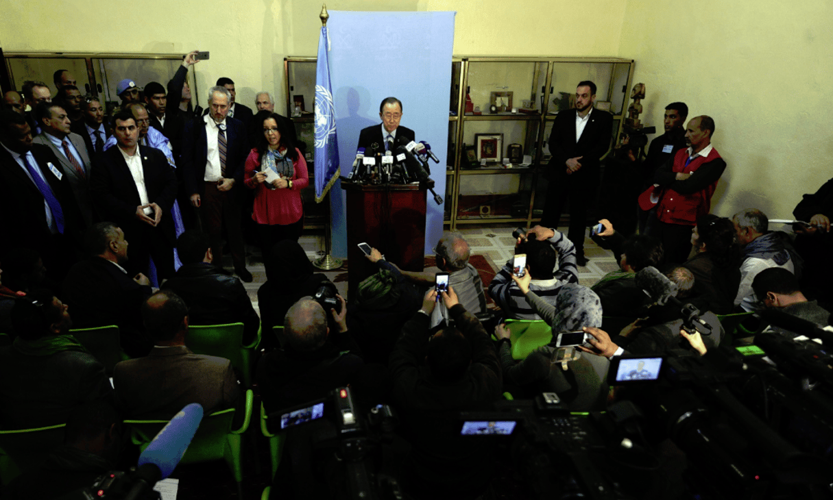 Ban Ki-moon en conférence de presse après avoir rendu visite à des réfugiés d’un des camps de Tindouf, le 5 mars 2016. © Toufik Doudou/AP/SIPA