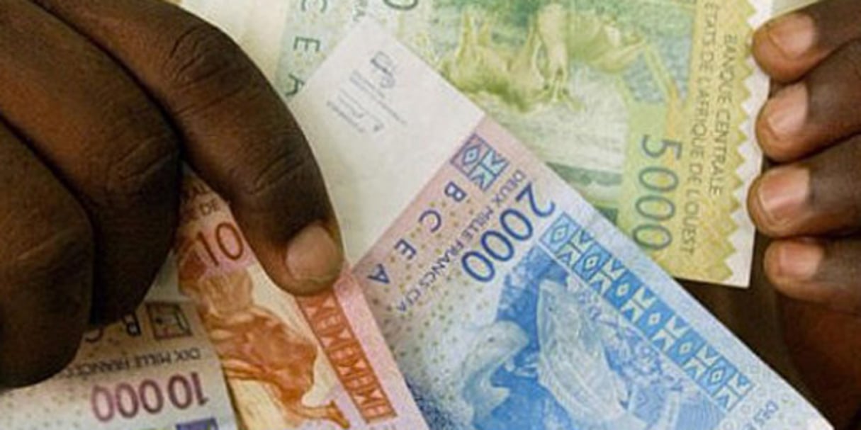 Des billets de francs CFA. © AFP