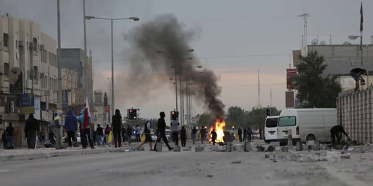 Des échauffourées avec la police, à Sitra (Bahreïn), le 5 janvier 2016. © Hasan Jamali / AP / SIPA