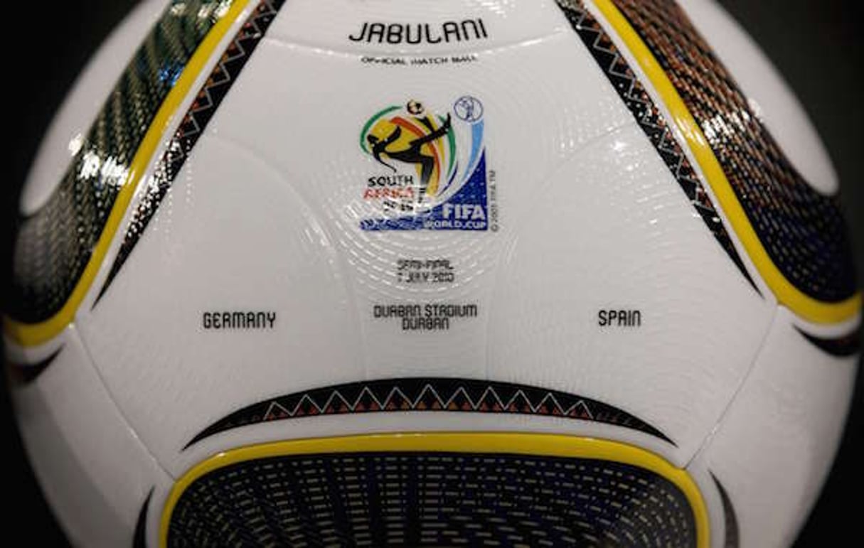 Le Jabulani, ballon officiel de la Coupe du monde 2010 (photo d’illustration). © Bernat Armangue/AP/SIPA