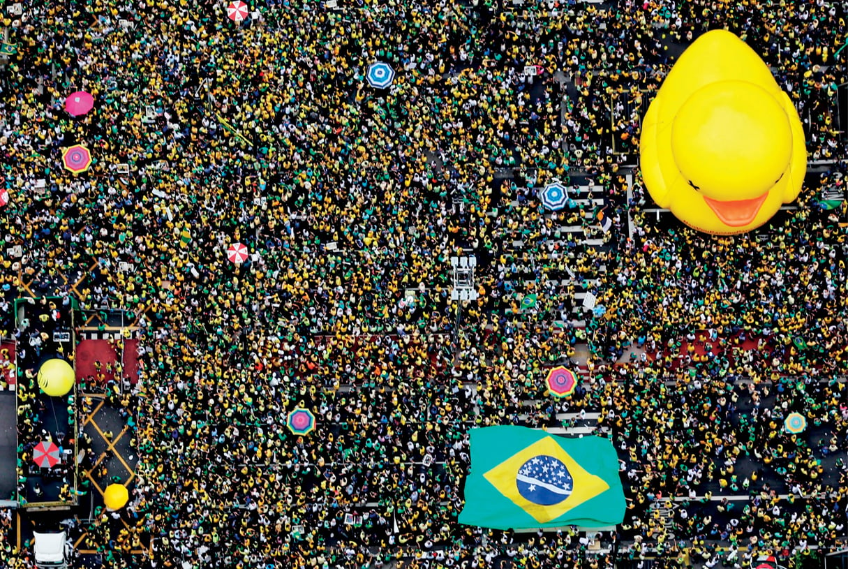 À Sao Paulo,
le 13 mars, d’innombrables manifestants exigent
la destitution
du chef de l’État. © PAULO WHITAKER/REUTERS