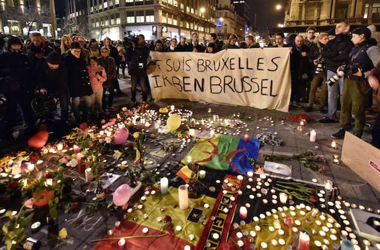 Hommage aux victimes place de la Bourse, dans le centre de Bruxelles, visé par des attentats le 22 mars 2016. © Martin Meissner/AP/SIPA