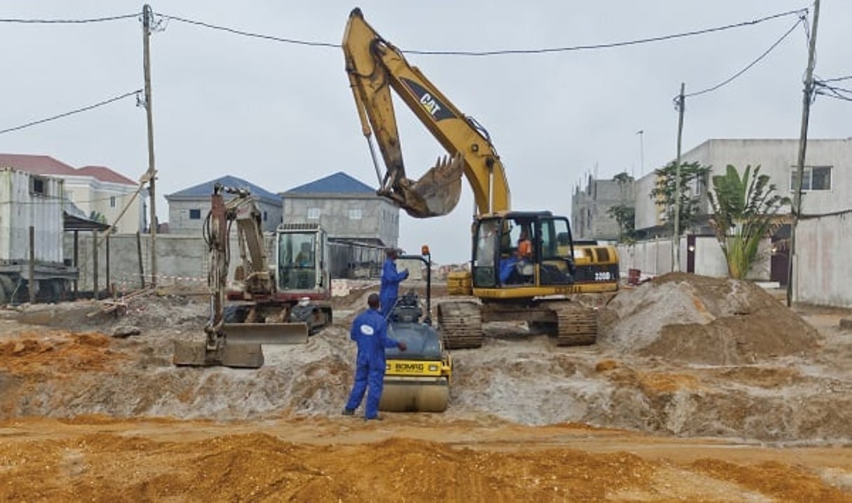 Travaux d’assainissement urbain, ici dans la dans la ville de Pointe-Noire en 2012. © Photo de Antonin Borgeaud pour Les éditions du Jaguar