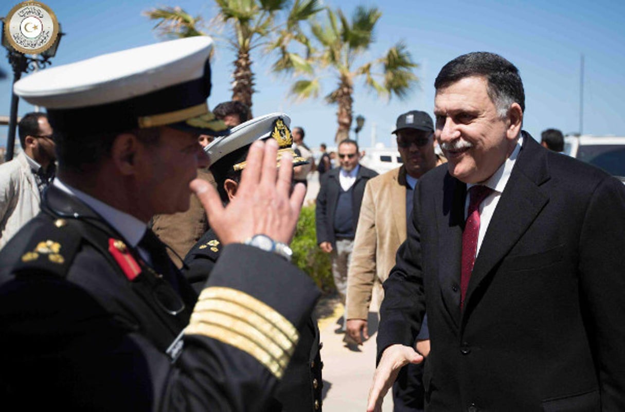 Le chef du gouvernement libyen, Fayez al-Serraj, à son arrivée à Tripoli le 30 mars 2016. © AP/Sipa
