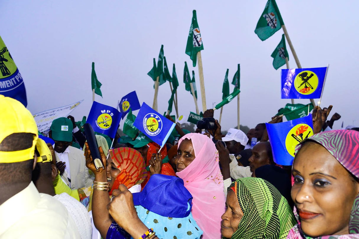 Partisans du Mouvement patriotique du salut (MPS, au pouvoir), le 30 mars, à N'Djamena. &copy; ABDOULAYE BARRY