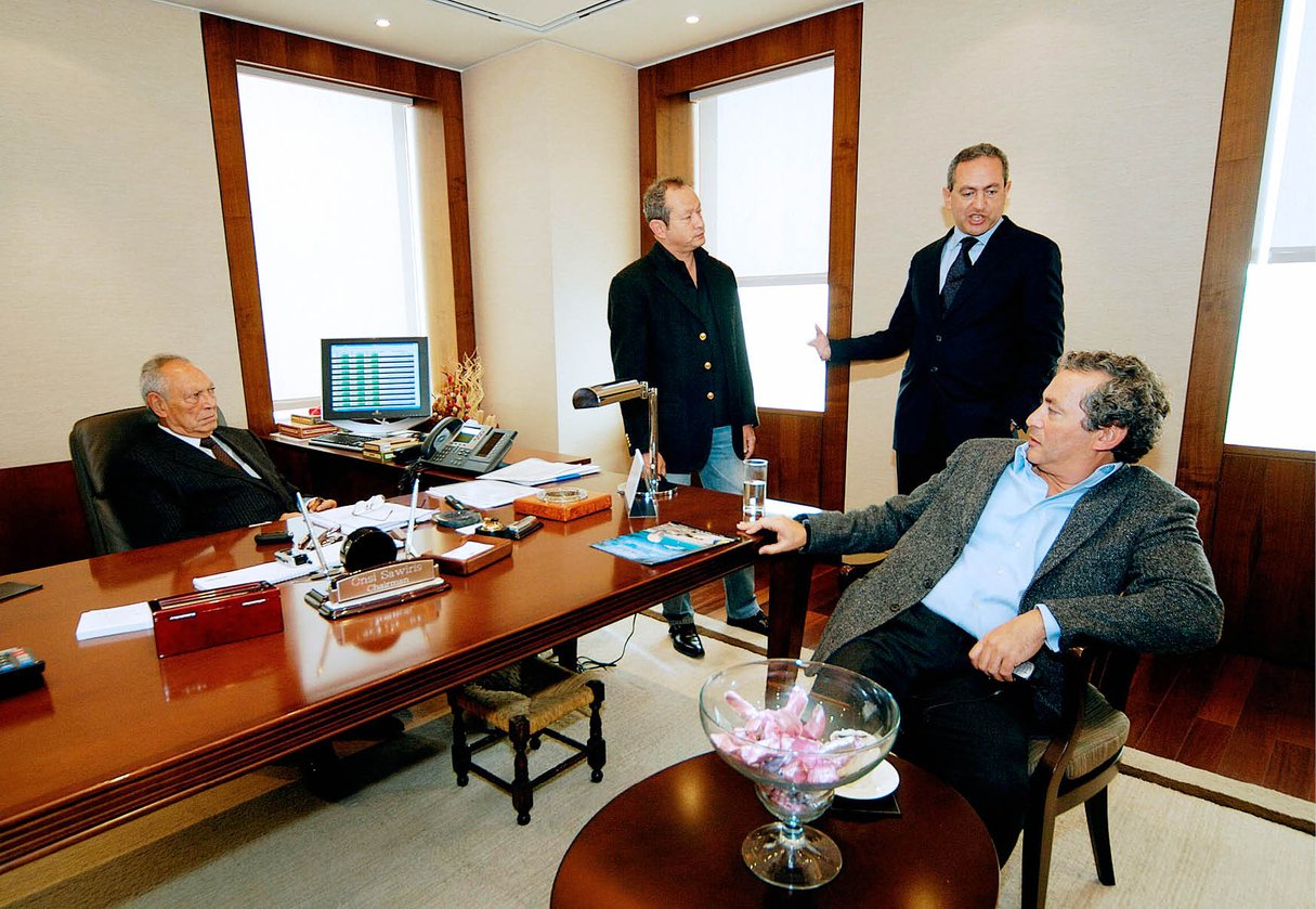 Avec son père, Onsi Sawiris, fondateur d'Orascom, et ses frères, Nassef et Samih (ici en 2006), il est à la tête d'un véritable empire familial. &copy; AXEL KRAUSE/LAIF-REA