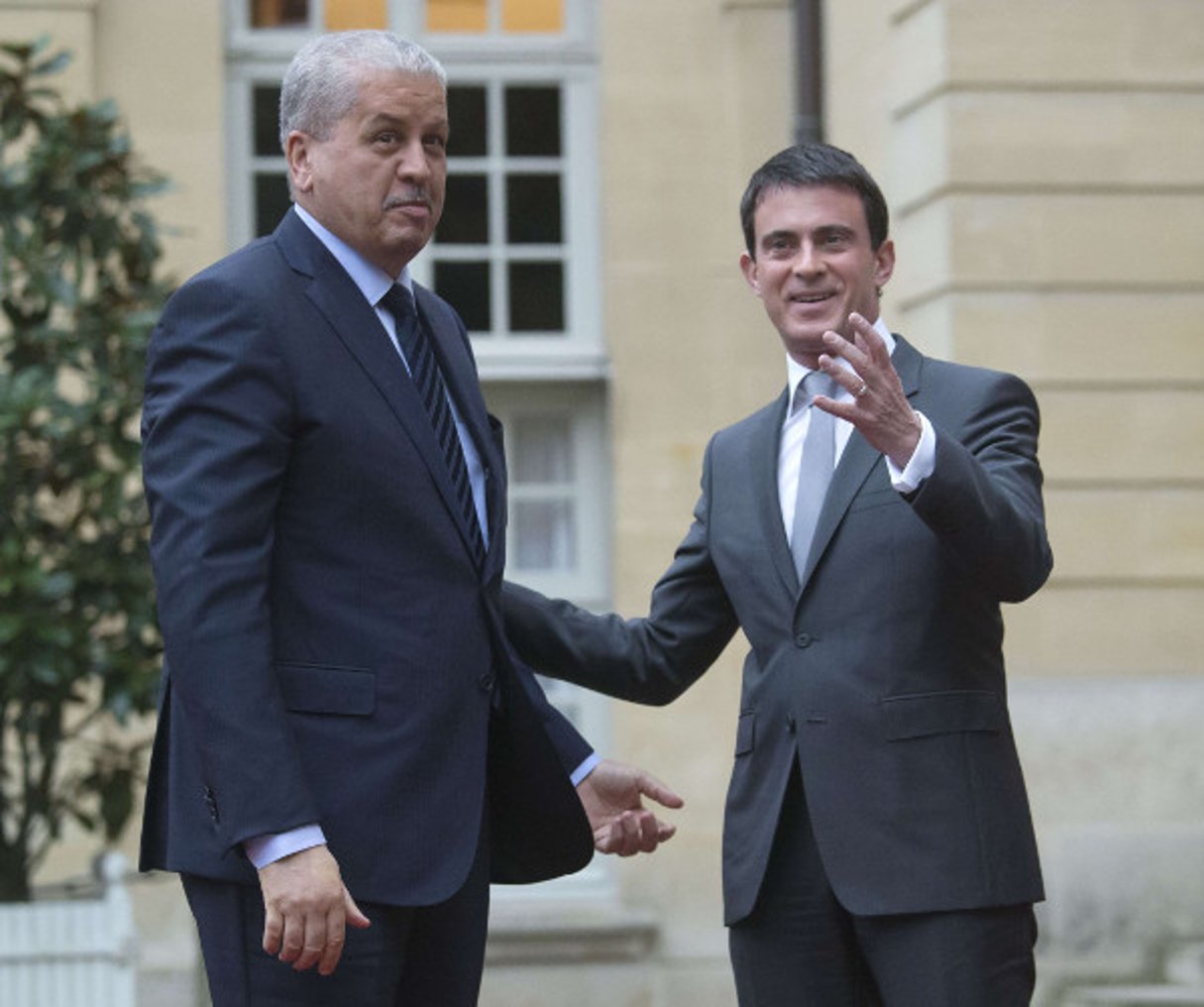 Le Premier ministre algérien, Abdelmalek Sellal, et son homologue français, Manuel Valls, le 4 décembre 2014 à Matignon. © Michel Euler / AP / SIPA