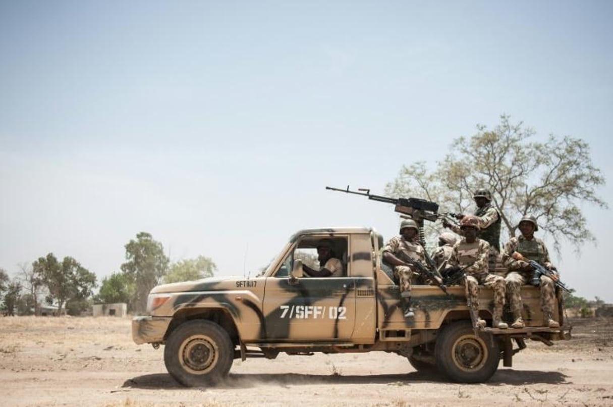 Des soldats nigérians en patrouille le 25 mars 2016à Chibok dans le nord est du pays © AFP