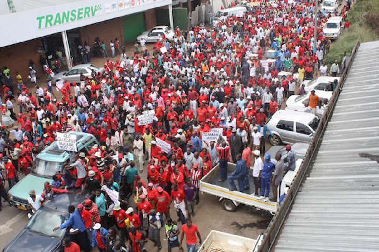 Manifestation anti-Mugabe dans les rues de Harare le 14 avril 2016. © Tsvangirayi Mukwazhi/AP/SIPA