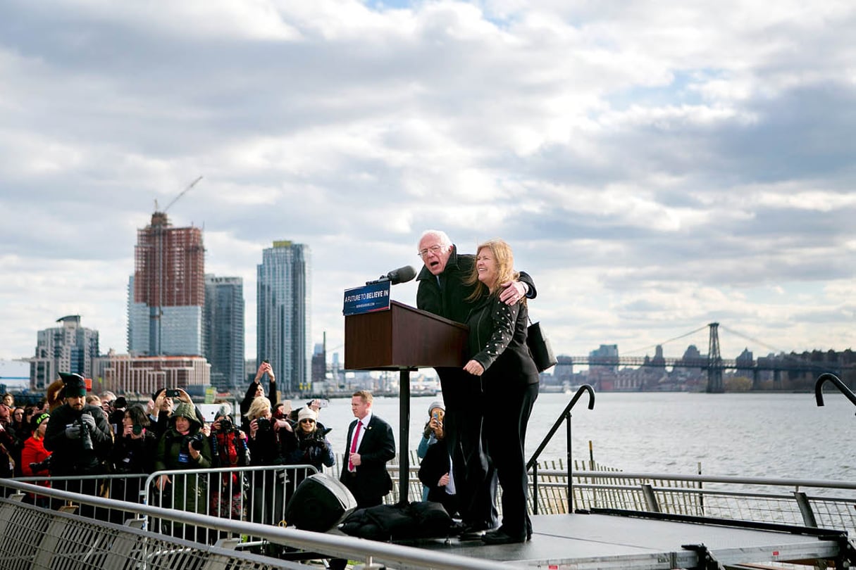 En meeting à Brooklyn avec Jane, son épouse, le 8 avril. © SAM HODGSON/THE NEW YORK TIMES-REDUX-REA