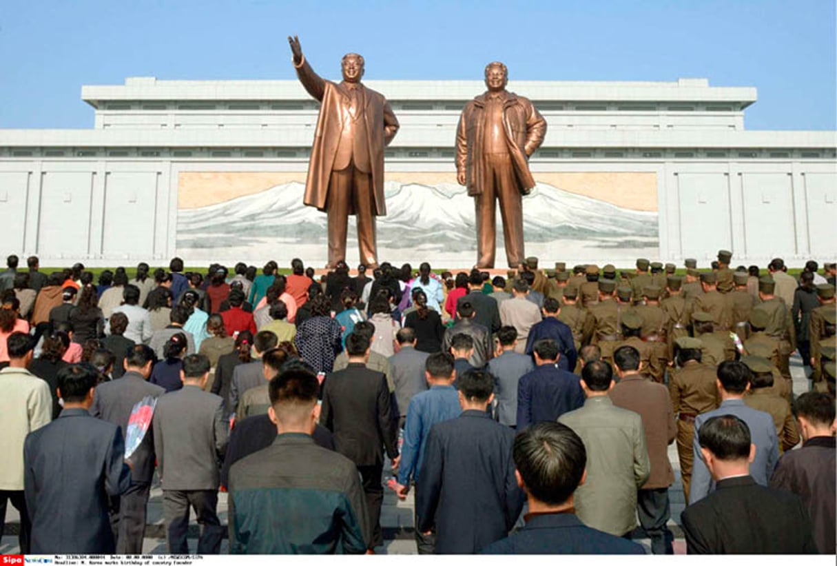 Les statues de Kim Il-sung et de Kim Jong-il, à Pyongyang, le 15 avril. © NEWSCOM/SIPA