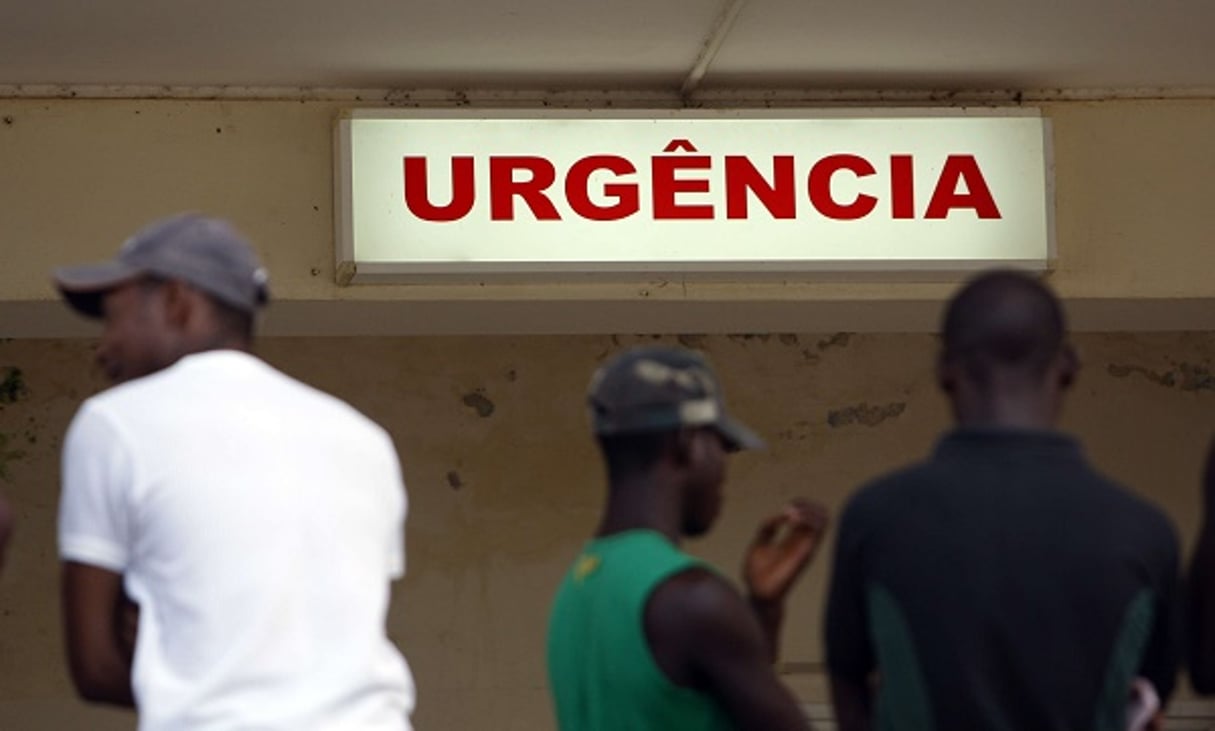 Centre d’accueil des urgences, dans un hôpital en Angola, en janvier 2010. © Darko Bandic/AP/SIPA