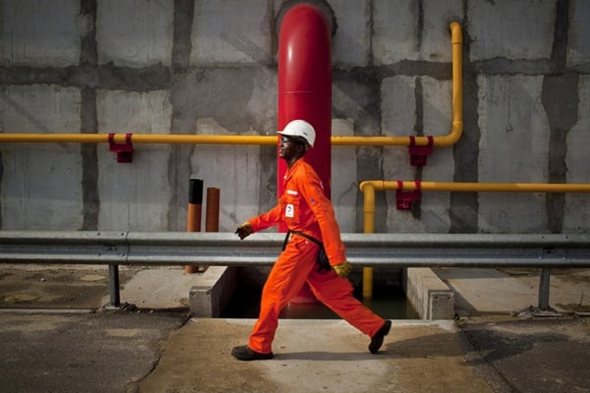 Crise du pétrole en Afrique : qui gagne ? Qui perd ? - Jeune Afrique