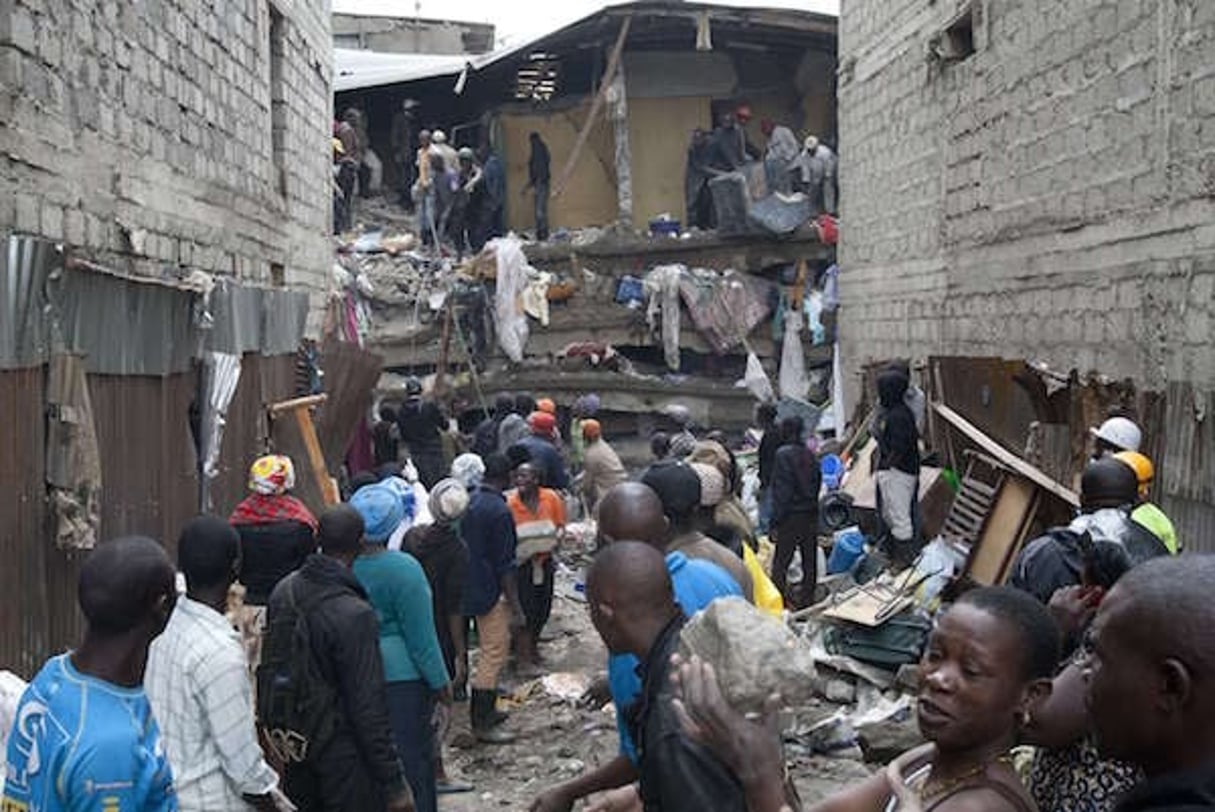 L’effondrement d’un immeuble à Nairobi le 29 avril fait 23 morts. © Sayyid Abdul Azim/AP/SIPA