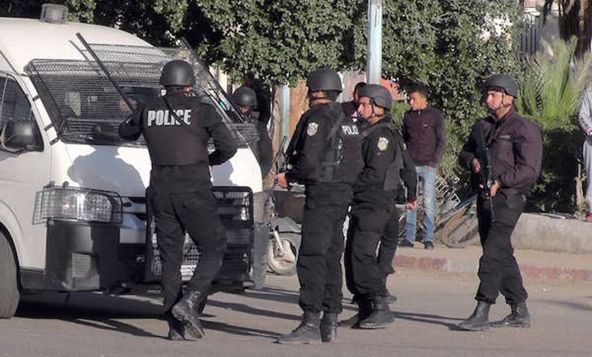Policiers tunisiens après les attaques jihadistes à Ben Guerdane, à la frontière libyenne, le 7 mars 2016. © AP/SIPA