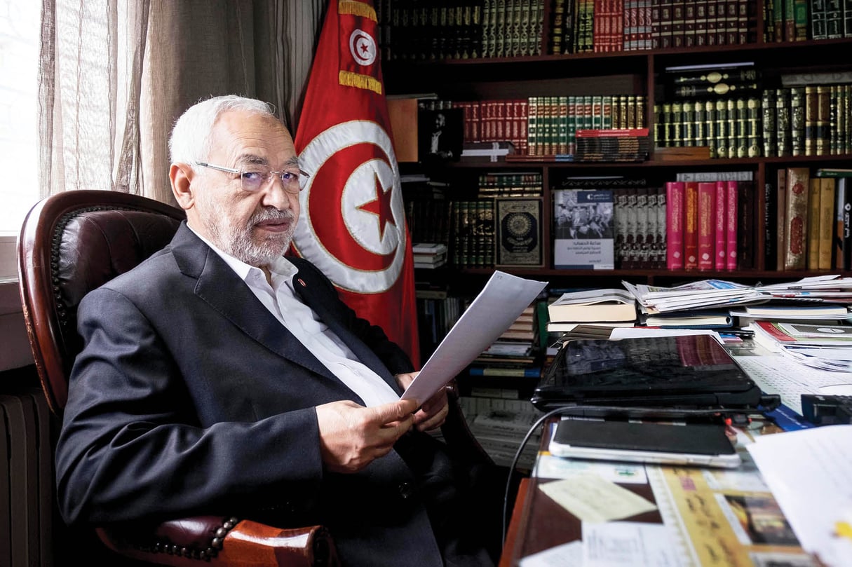Dans son bureau, le 9 mai, à Tunis. © NICOLAS FAUQUÉ/WWW.IMAGESDETUNISIE.COM