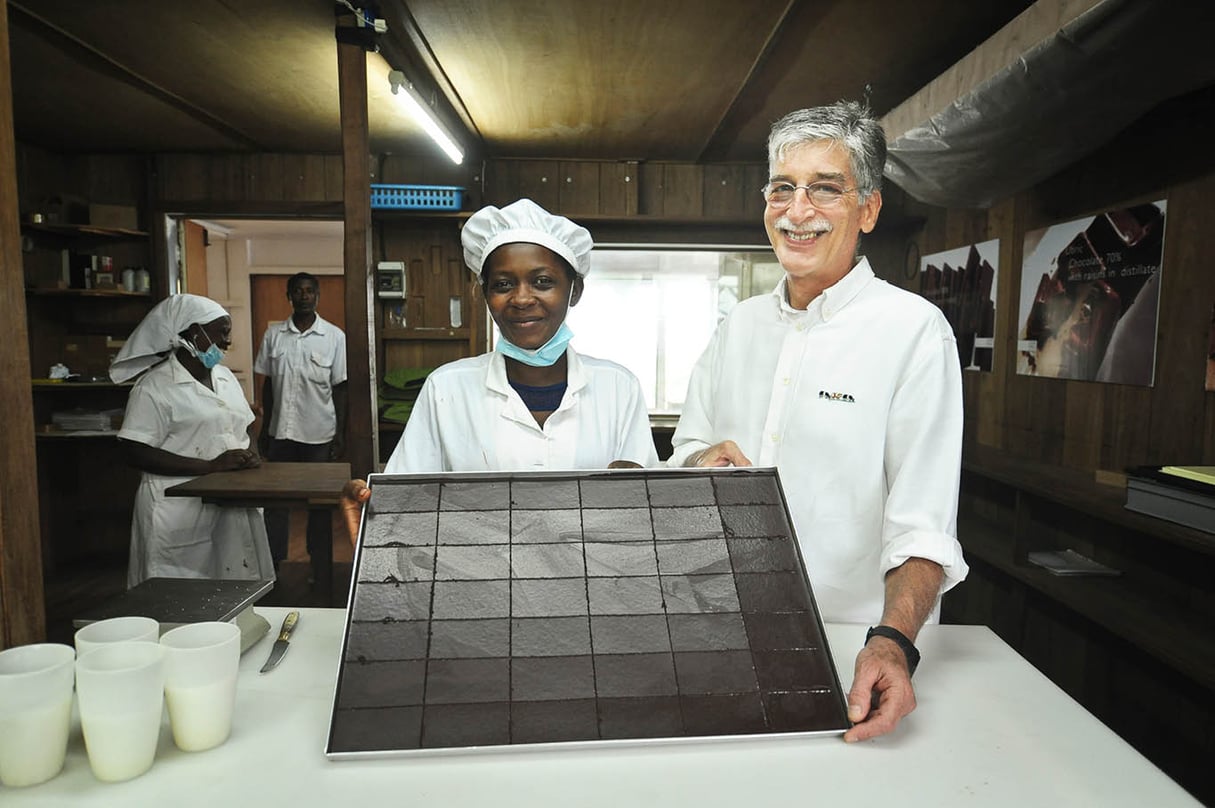 Claudio Corallo dans sa chocolaterie, à São Tomé. © VINCENT FOURNIER/J.A.