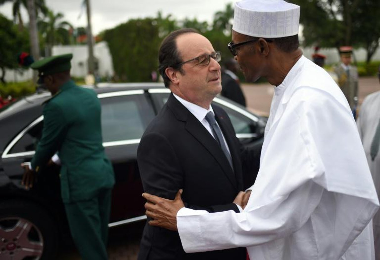 Muhammadu Buhari accueille François Hollande à Abuja, le 14 mai 2016. © Stephane de Sakutin/AFP