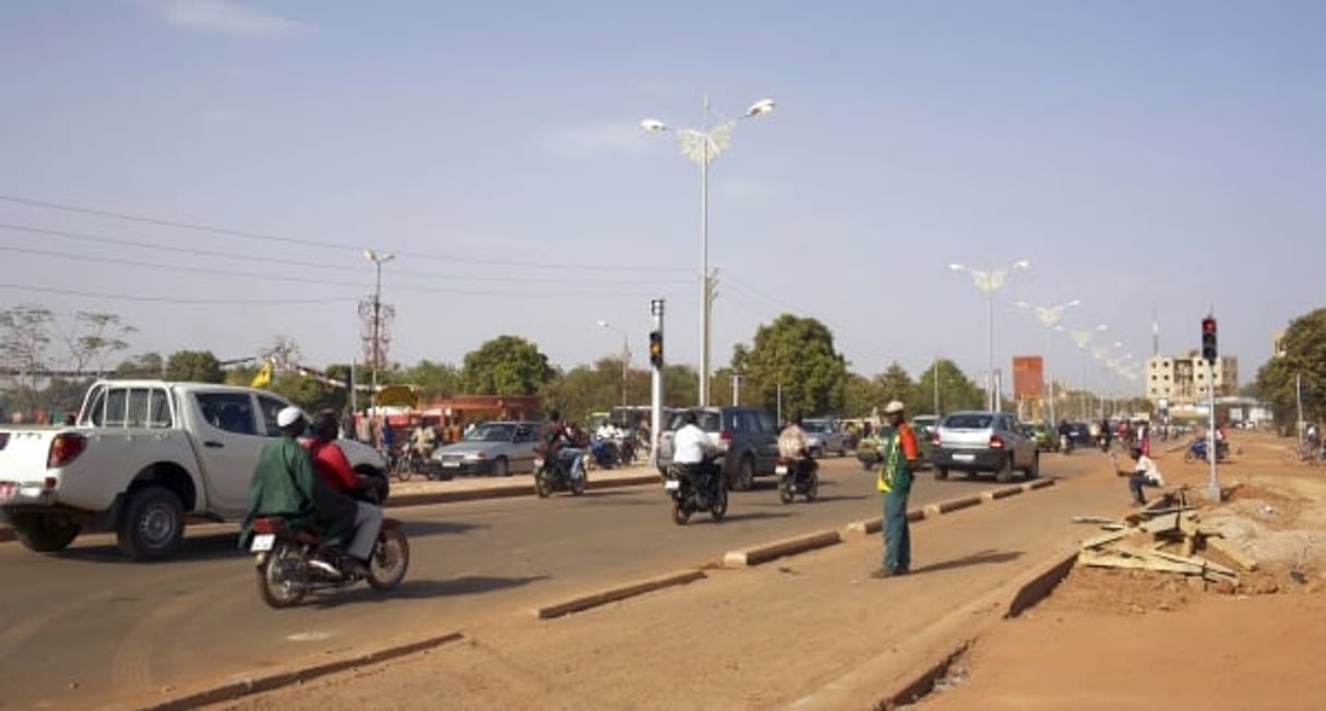 Une avenue de Ouagadougou, en février 2011. © Nyaba Léon Ouédraogo/Jeune Afrique