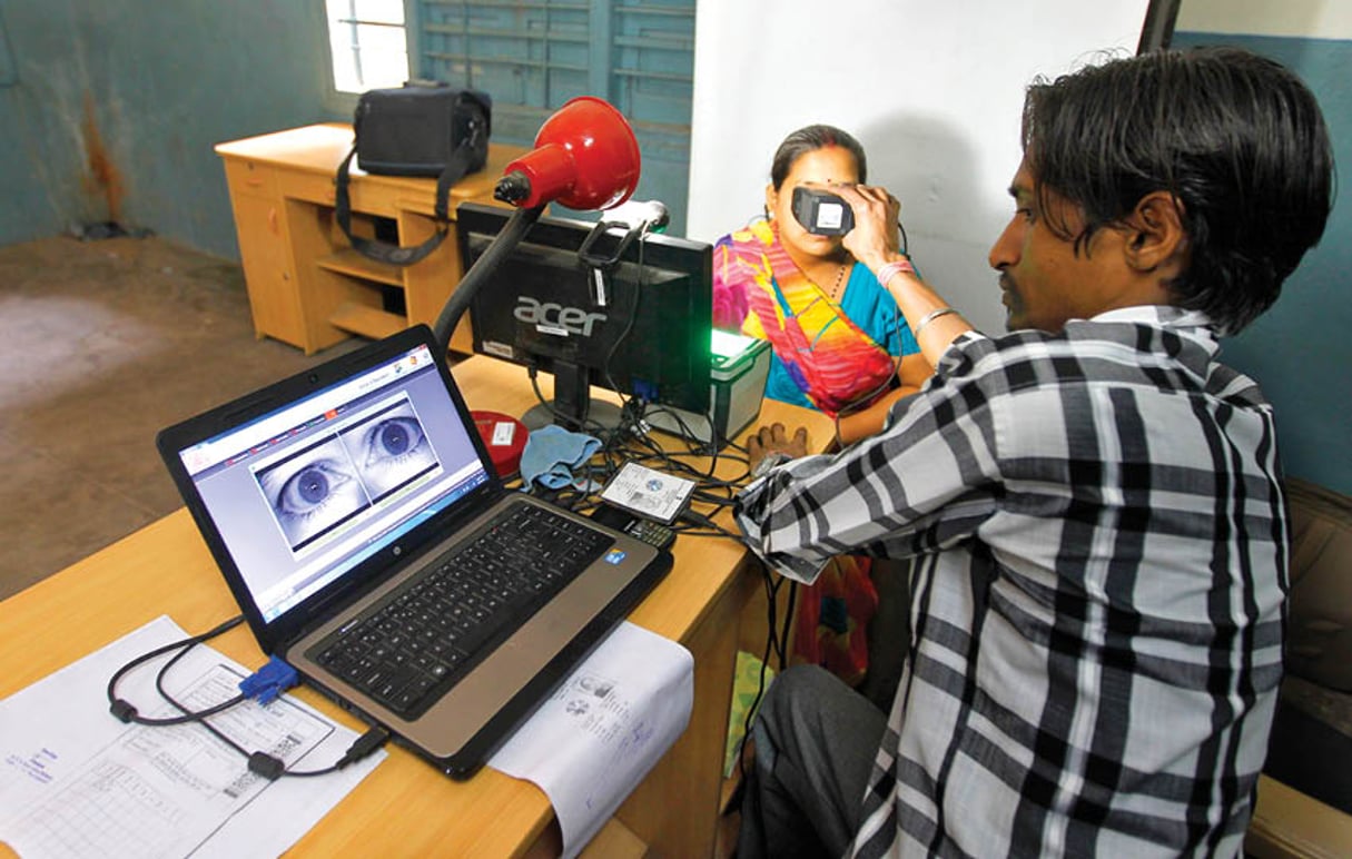 Une Indienne passant un scanner de l’iris, dans le cadre du programme Aadhaar. © AMIT DAVE/REUTERS