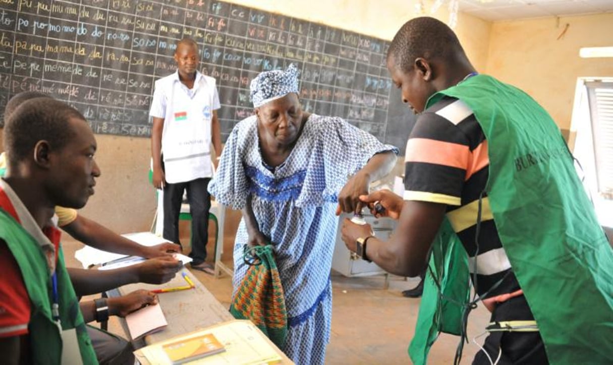 Lors du vote des élections municipales à Ouagadougou, le 22 mai 2016. © Ahmed Ouobav / AFP