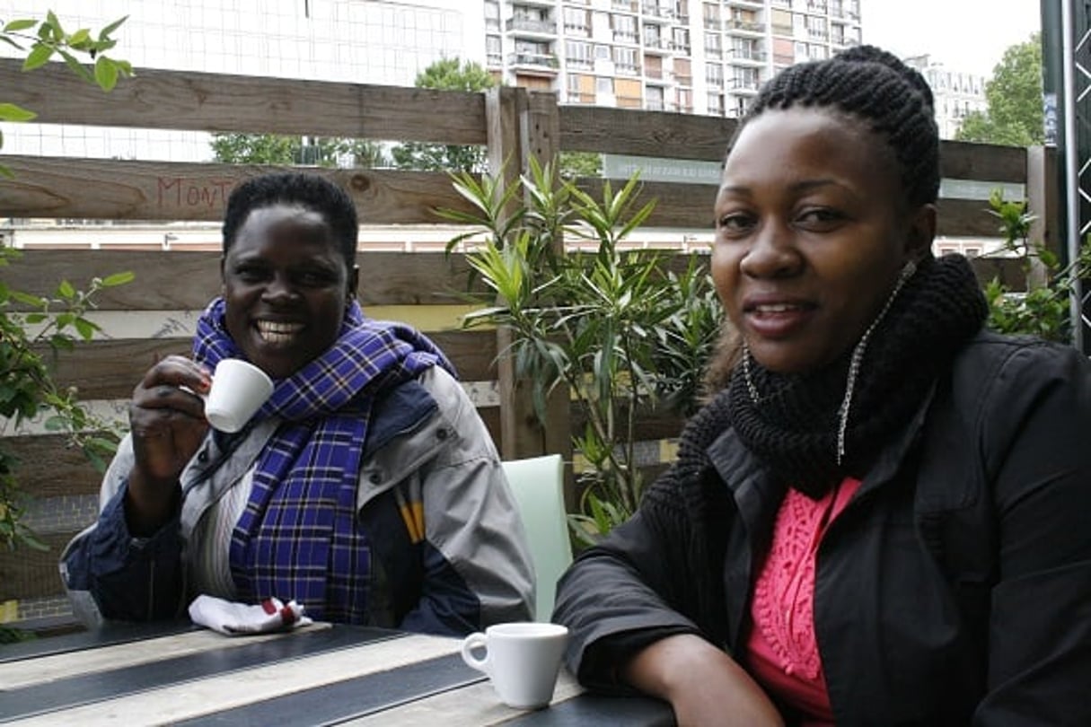Jennifer Waetteka à gauche et Tabitha Namaromi à droite, initiatrices du Café des femmes en Ouganda. A Paris, le 17 mai 2016. © Aurélie Godet/Jeune Afrique