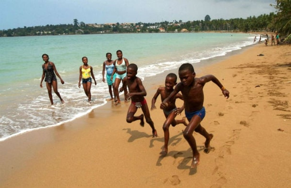 Plage à São Tomé. © GEORGE OSODI/AP/SIPA