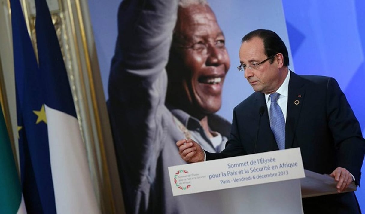 François Hollande lors du sommet pour la paix et la sécurité en Afrique le 6 décembre 2013 à Paris. C’est en marge de cette rencontre que la création de la fondation AfricaFrance avait été proposée. © Elysée