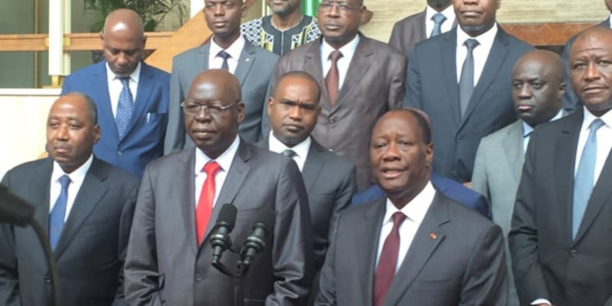 Photo de groupe à l’issue de la rencontre entre Salif Diallo et Alassane Ouattara, à Abidjan, le 31 mai 2016. © DR