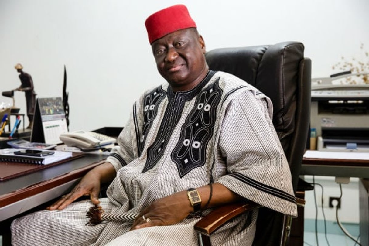 Dans son bureau à la Chambre des mines du Burkina, à Ouagadougou, le 9 mai. © Sophie Garcia/Hanslucas.com / J.A.