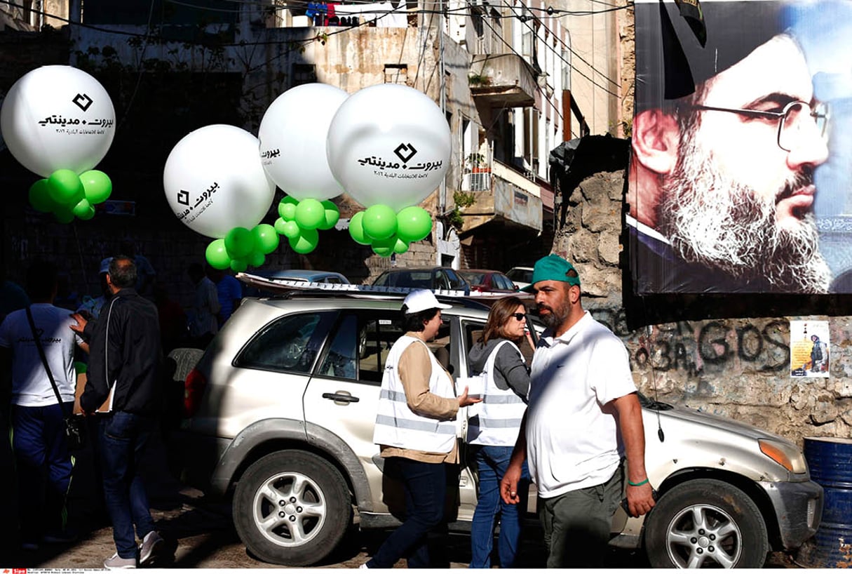 Militants du parti citoyen Beirut Madinati, le 8 mai, à Beyrouth. © HASSAN AMMAR/AP/SIPA