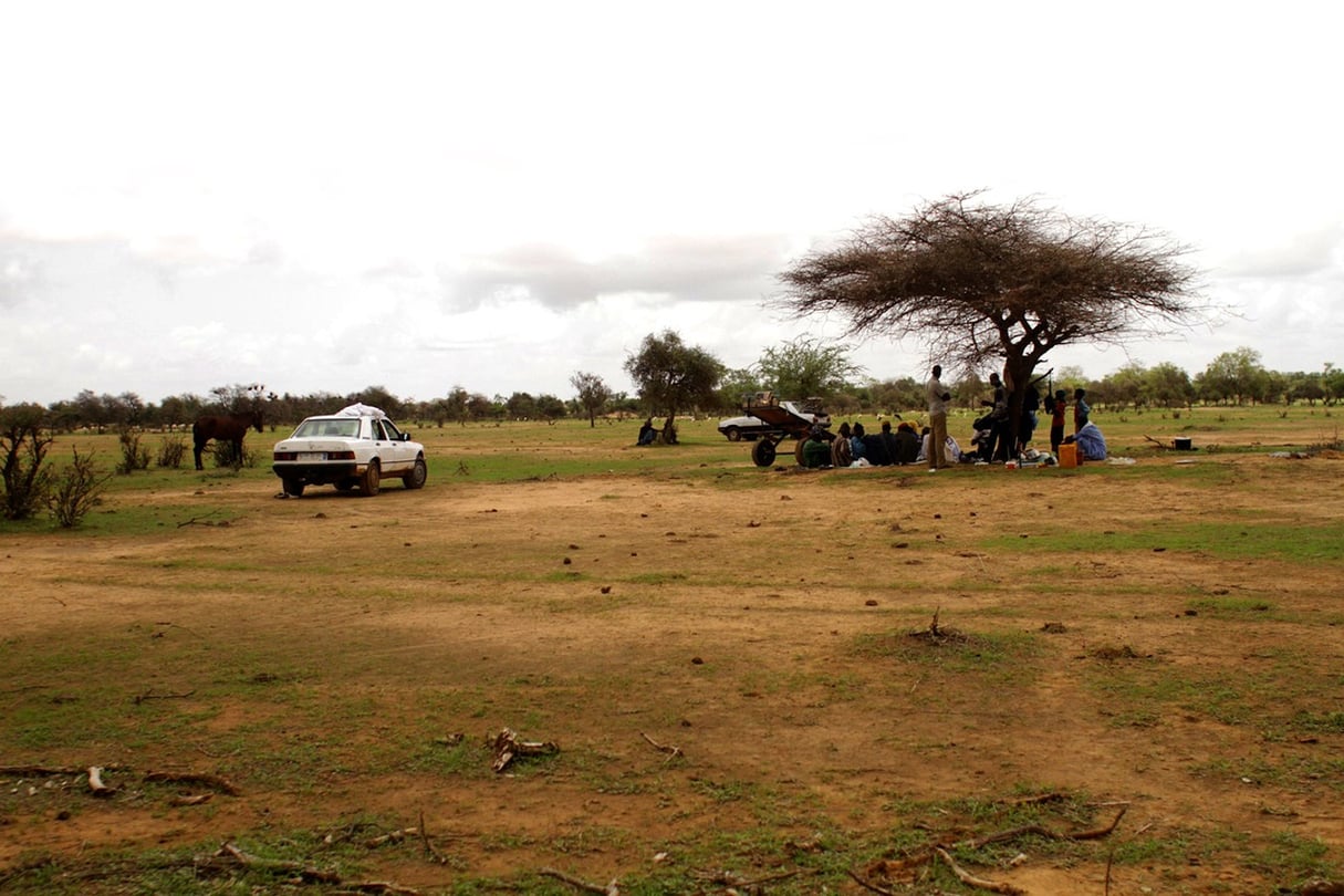 Aux abords de la concession de Senhuile, au Nord du Sénégal, les villageois veillent à ce que le développement de la société n’empiètent pas sur leurs pâtures. © Benjamin Polle / Julien Le Net / Et Maintenant nos terres
