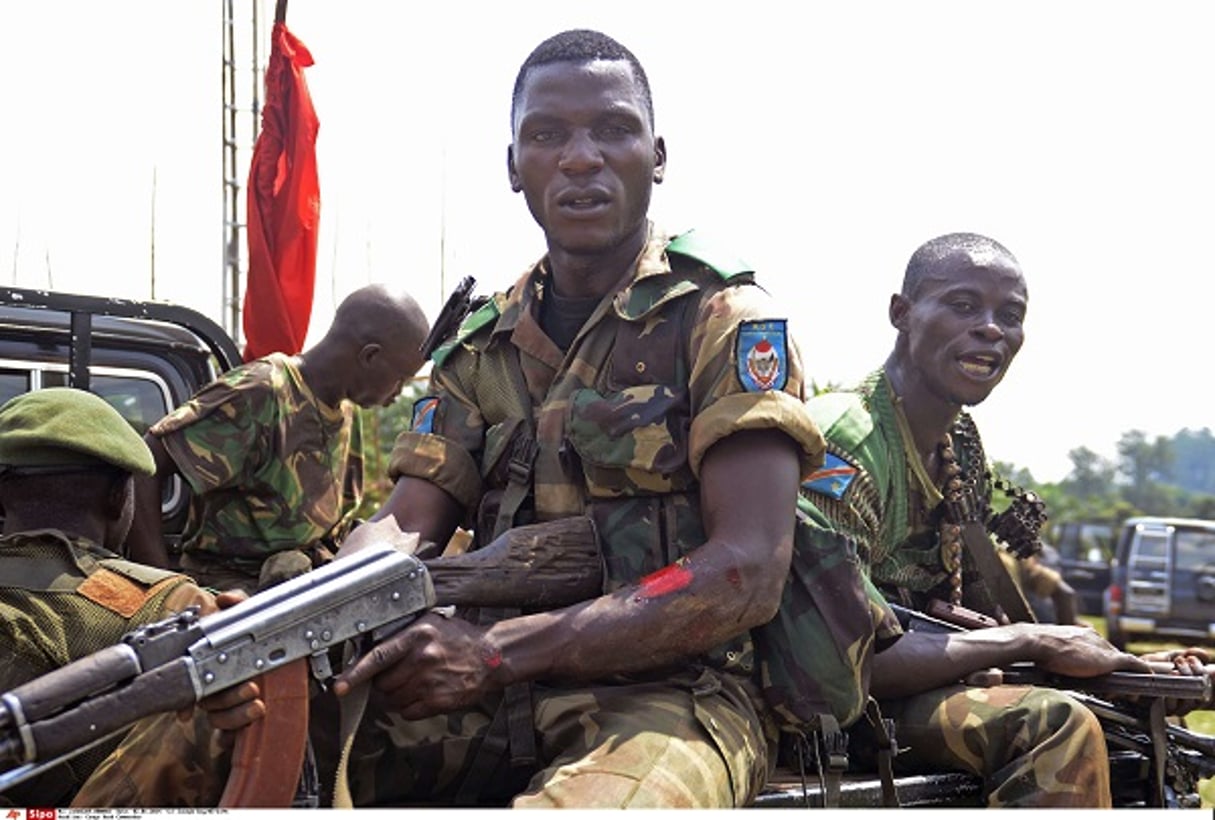 Une patrouille de l’armée congolaise rentrant à Beni après une embuscade qui a coûté la vie à leur colonel, le 2 janvier 2014. Photo d’illustration. © Joseph Kay/AP/SIPA