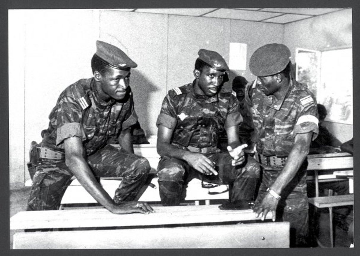 De g. à dr., le capitaine Compaoré, le capitaine Sankara et le commandant Lingani, le 4 août 1983. © ARCHIVES JEUNE AFRIQUE