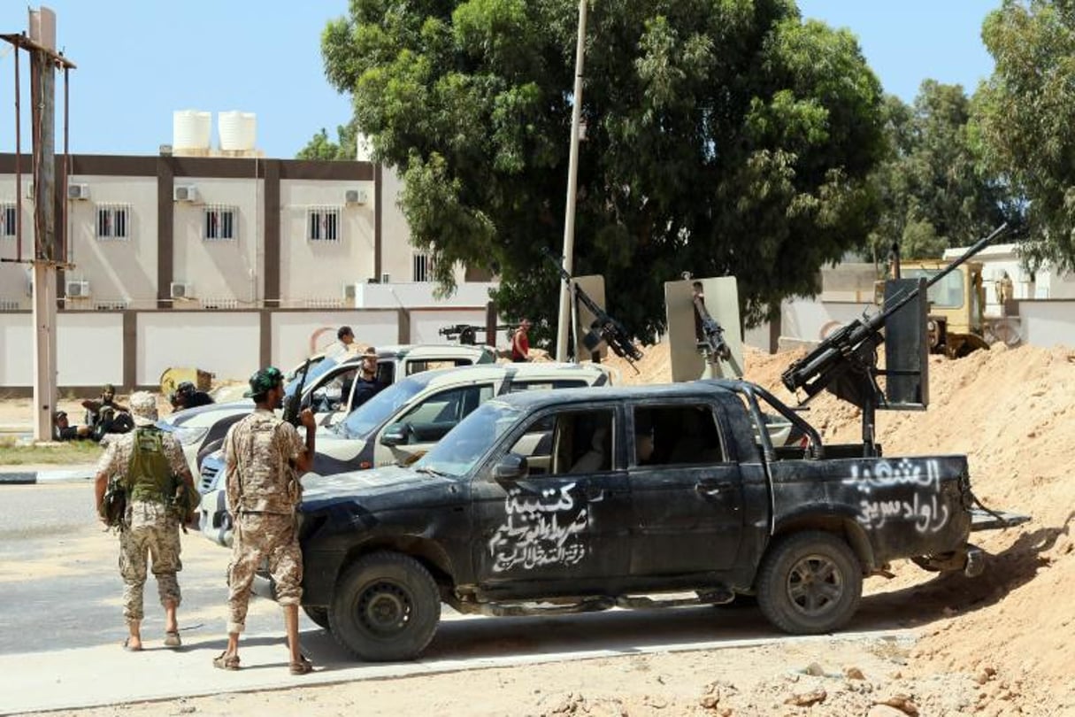 Les forces gouvernementales libyennes prennent position à Syrte, le 11 juin 2016 pour combattre les jihadistes de l’EI. © Mahmad Turkia/AFP