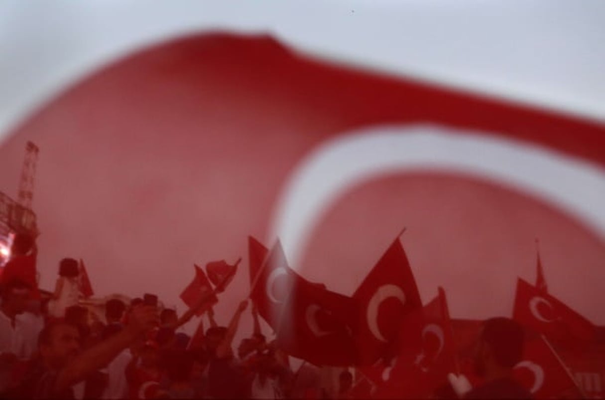 Des supporters du président Erdogan sur la place Taksim le 31 juillet 2016. © Petros Karadjias/AP/Sipa