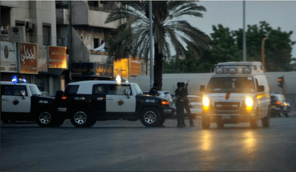 La police saoudienne près du consulat américain à Jeddah, le 4 juillet 2016. © AFP