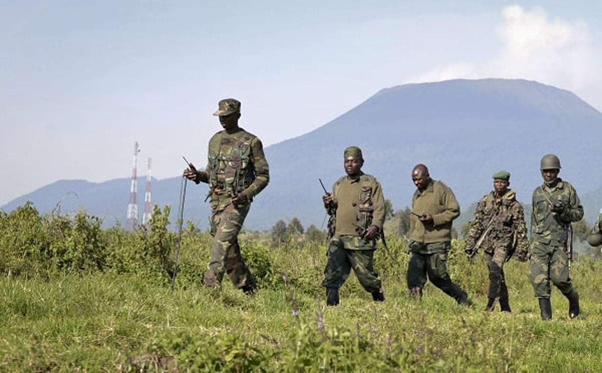 Des soldats de l’armée congolaise lors d’une mission de reconnaissance à 25 km de Goma en Octobre 2013. © Joseph Kay/AP/Sipa