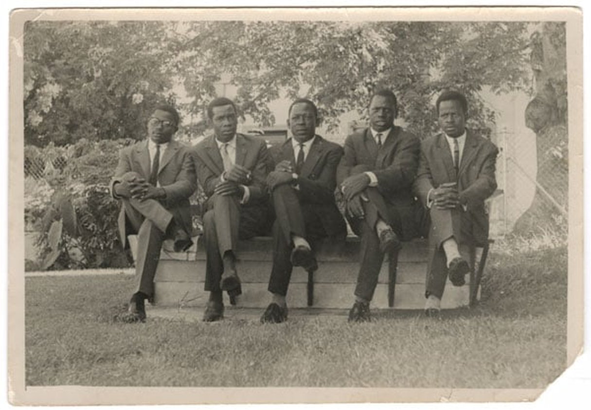 Malick Sidibé, Regardez-moi! , 1962 . © Avec l’aimable autorisation de l’artiste et de  la galerie MAGNIN-A, Paris.