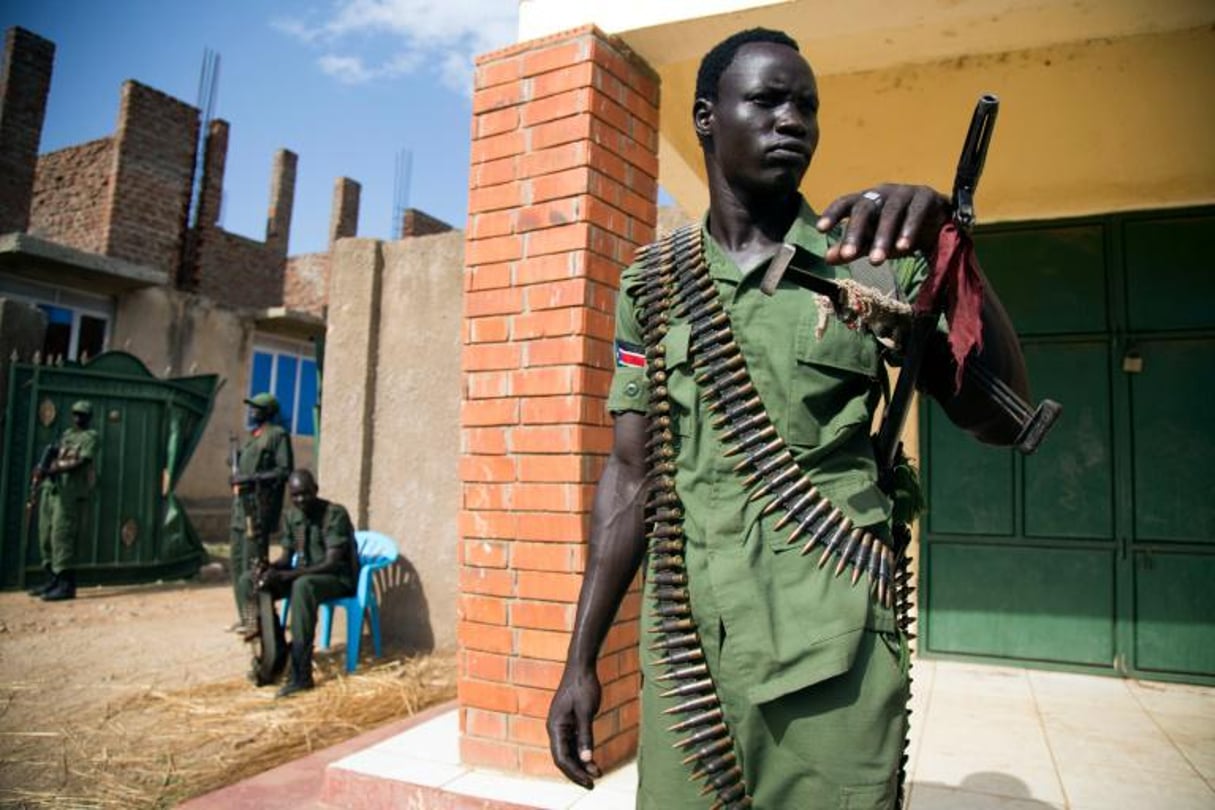 Un membre de la SPLA-IO (Armée d’opposition de libération du peuple soudanais) le 25 avril 2016 à Juba. © Albert Gonzalez Farran